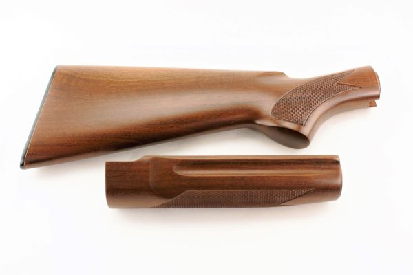 Winchester 12 Walnut Checkered Set1